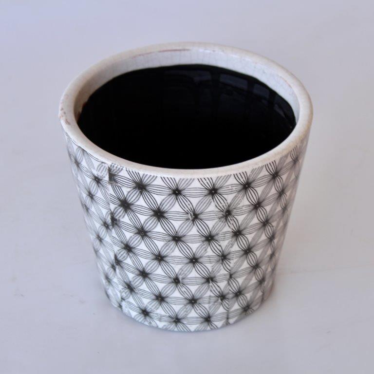 Black Round Crisscross Planter